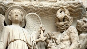 Une sculpture d'ange